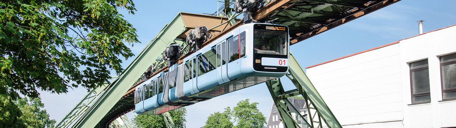Wuppertal Schwebebahn - Train Running